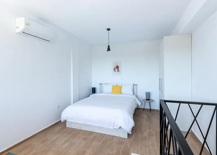 Pagani Blue - Luxury Maisonette I1 *